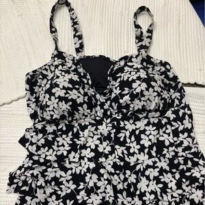 Beautiful flattering tankini top